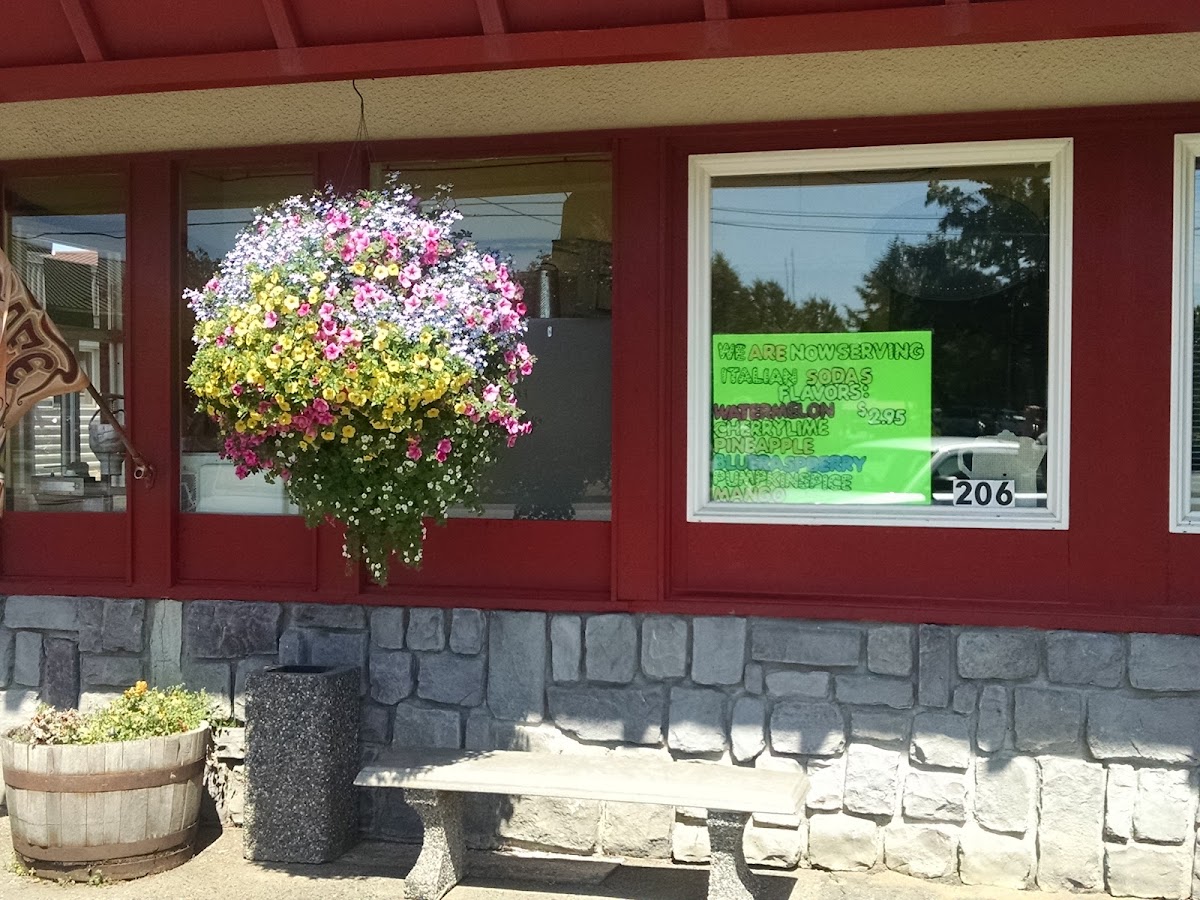Dutch Treat Restaurant - Photo 7