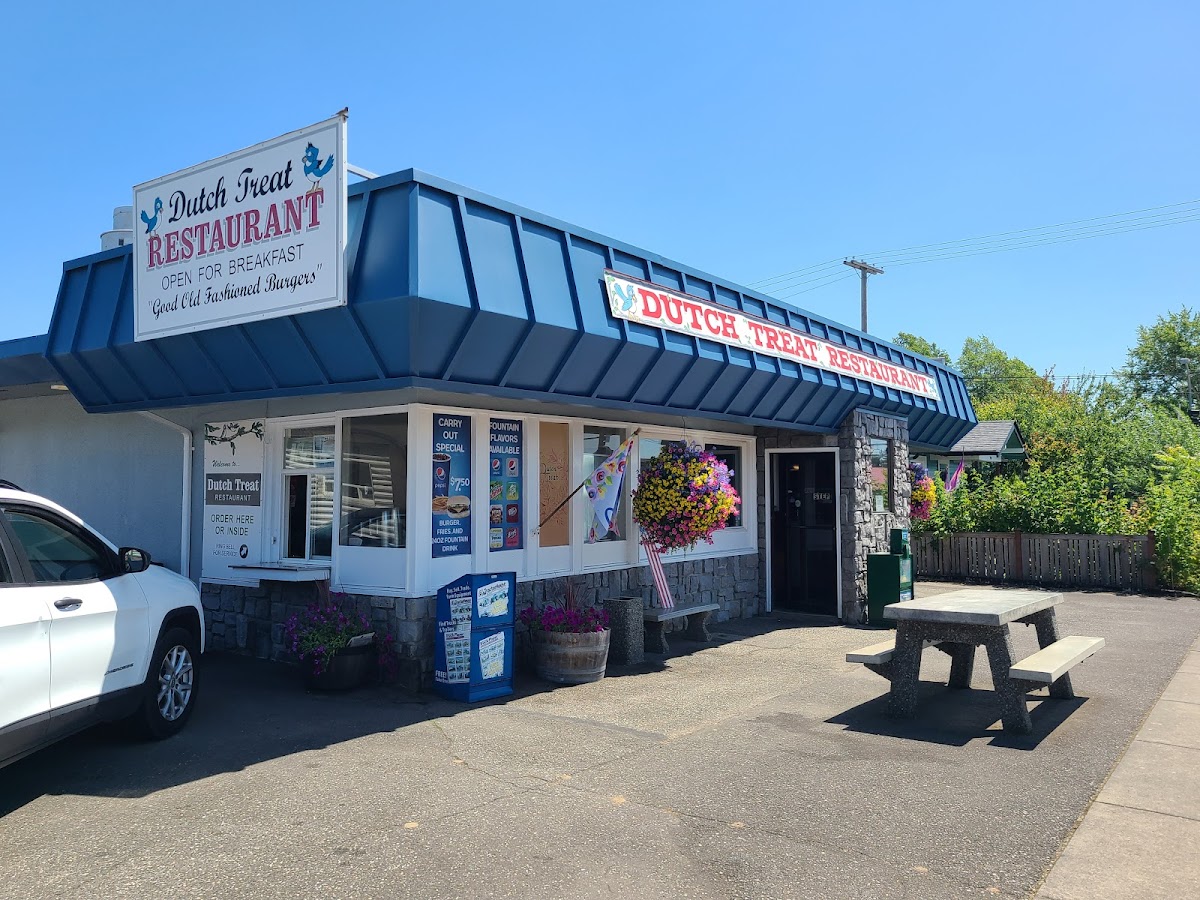 Dutch Treat Restaurant - Photo 8