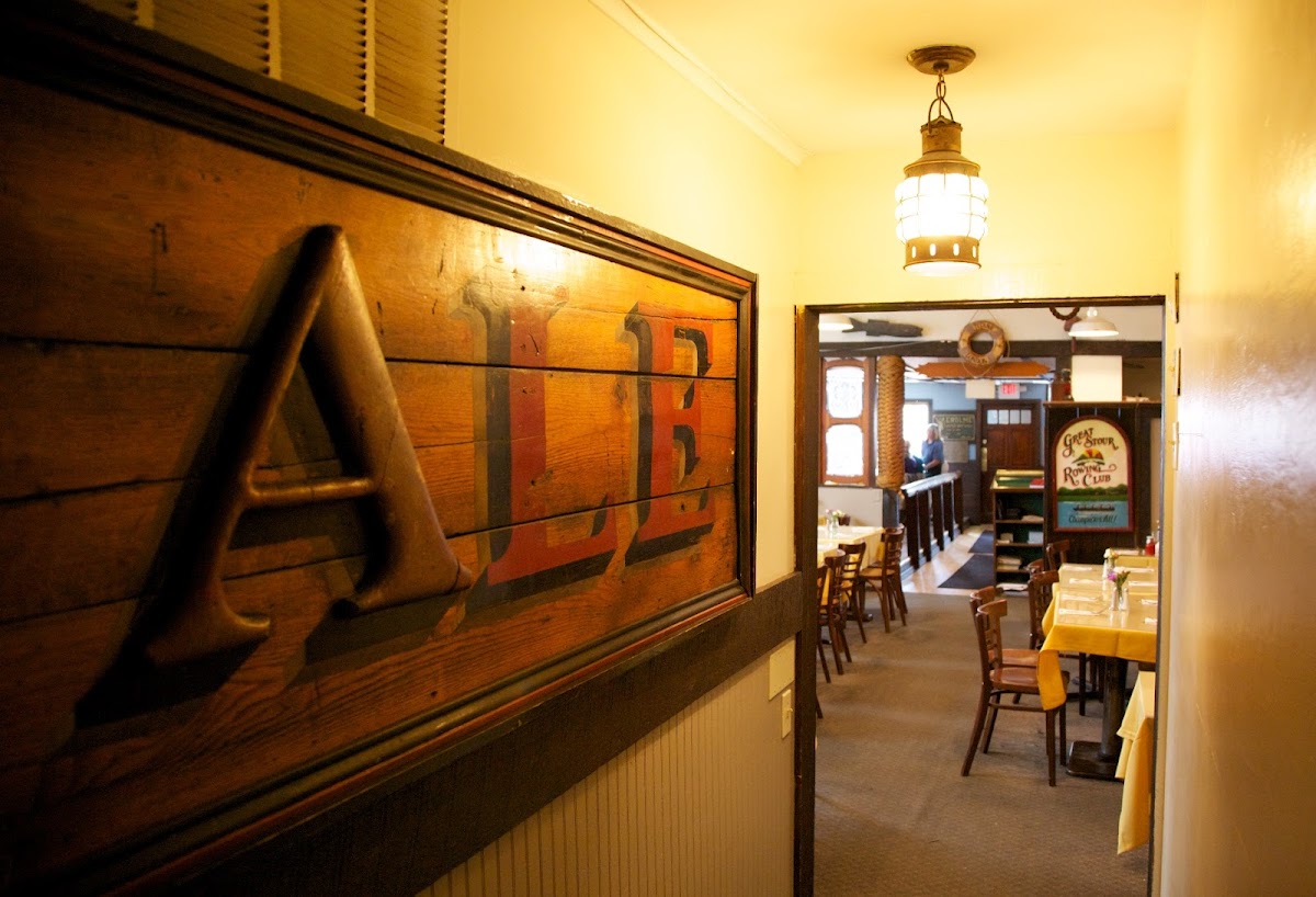 Black Seal Seafood Grille - Photo 6