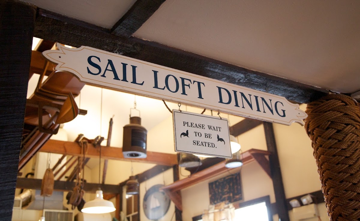 Black Seal Seafood Grille - Photo 7