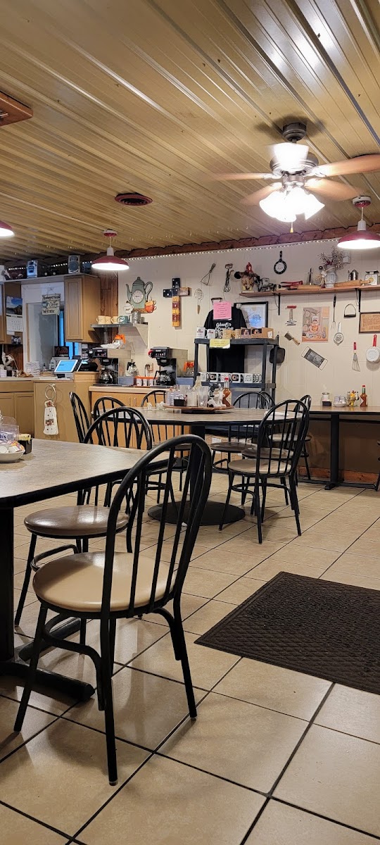 GlennO's Corner Cafe - Photo 5