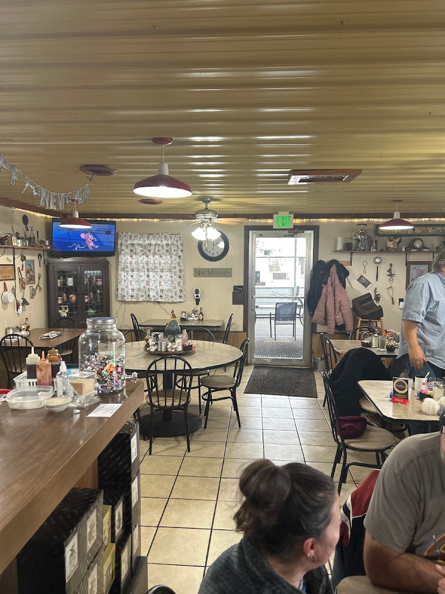 GlennO's Corner Cafe - Photo 8