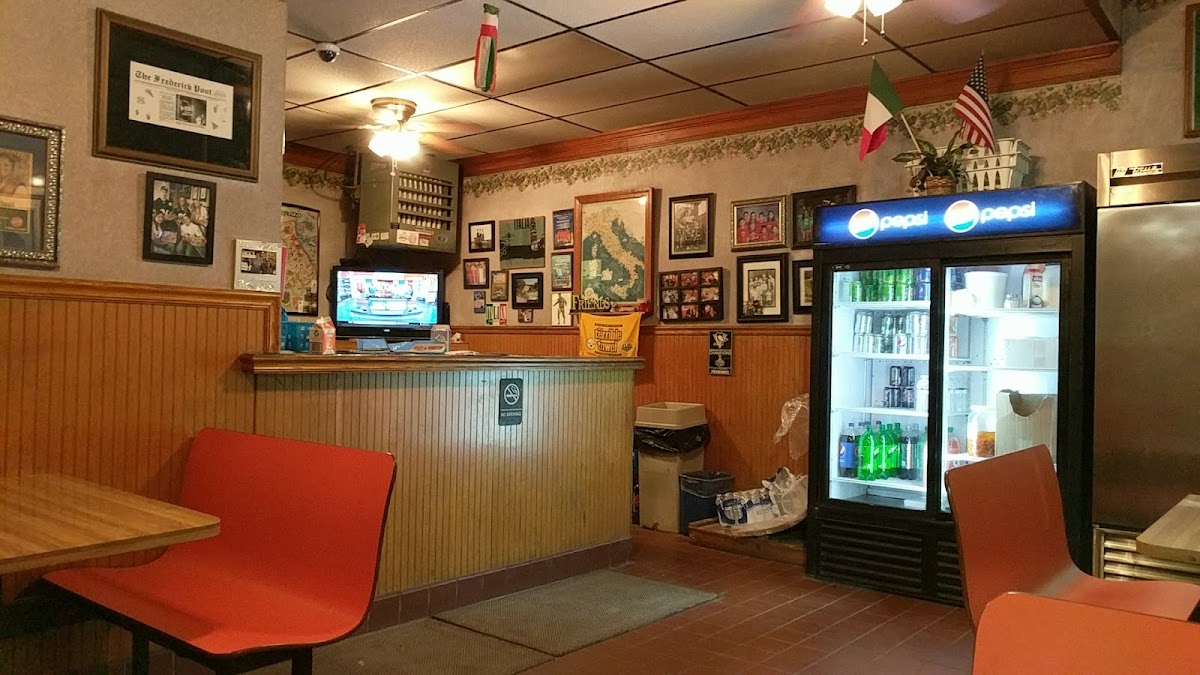 Bellisario Pizza Shop - Photo 5