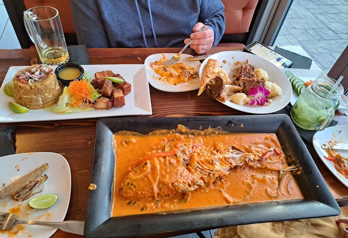 Mamajuana Restaurant & Lounge - Photo 4