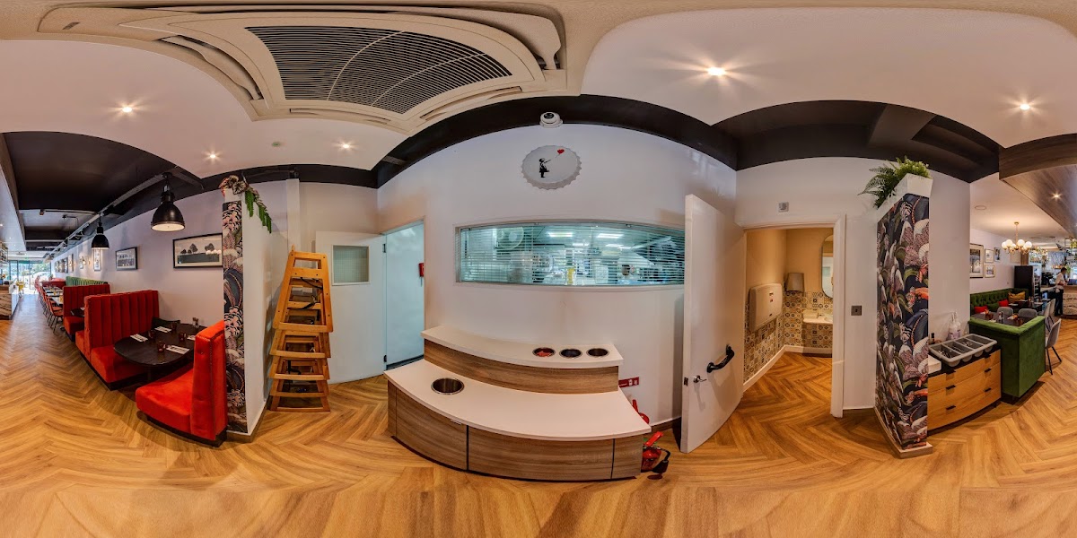 DeRada Brasserie - Photo 4