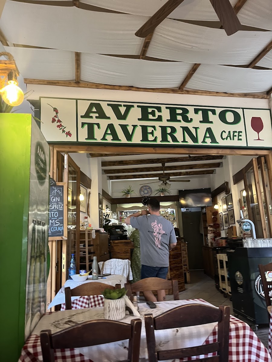 Taverna Averto Cafe - Photo 3
