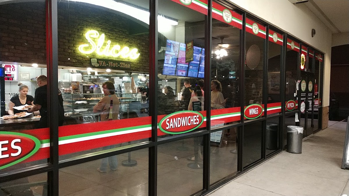 Venezia's Pizzeria - Photo 6