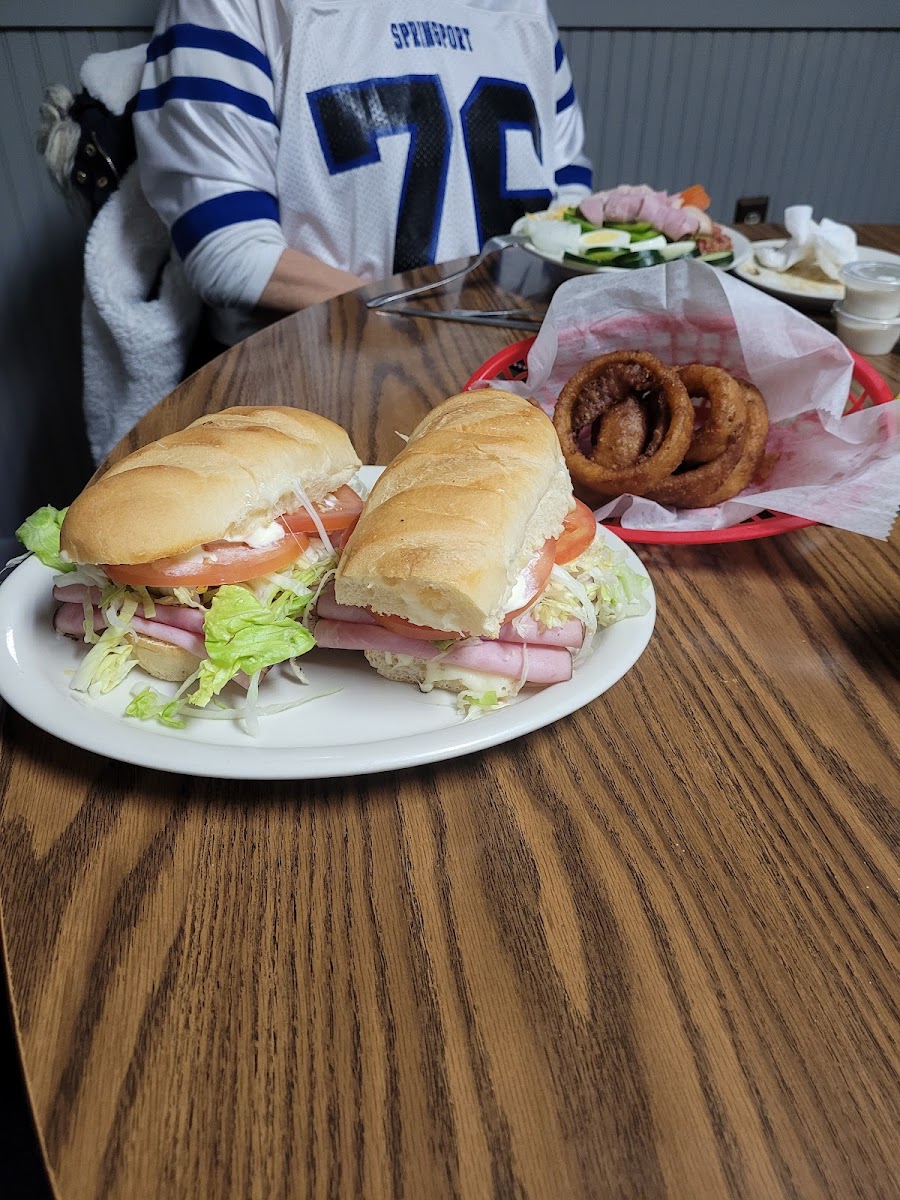 Chubby's Cafe - Photo 3
