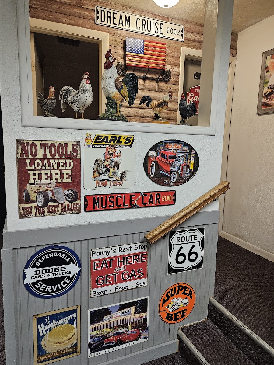Chubby's Cafe - Photo 4