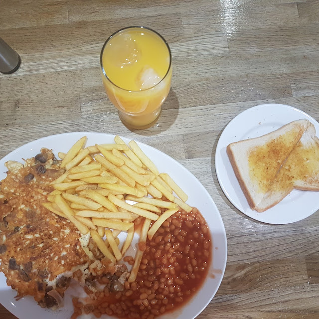 Cheese and Mushroom Omelette with Chips