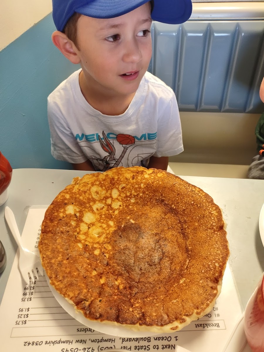 Al Gauron Luncheonette - Photo 3