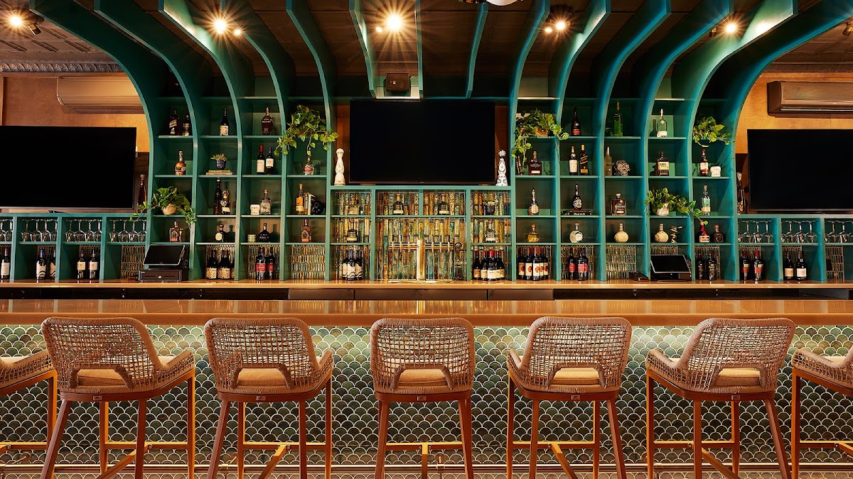 Sombra Eatery & Lounge