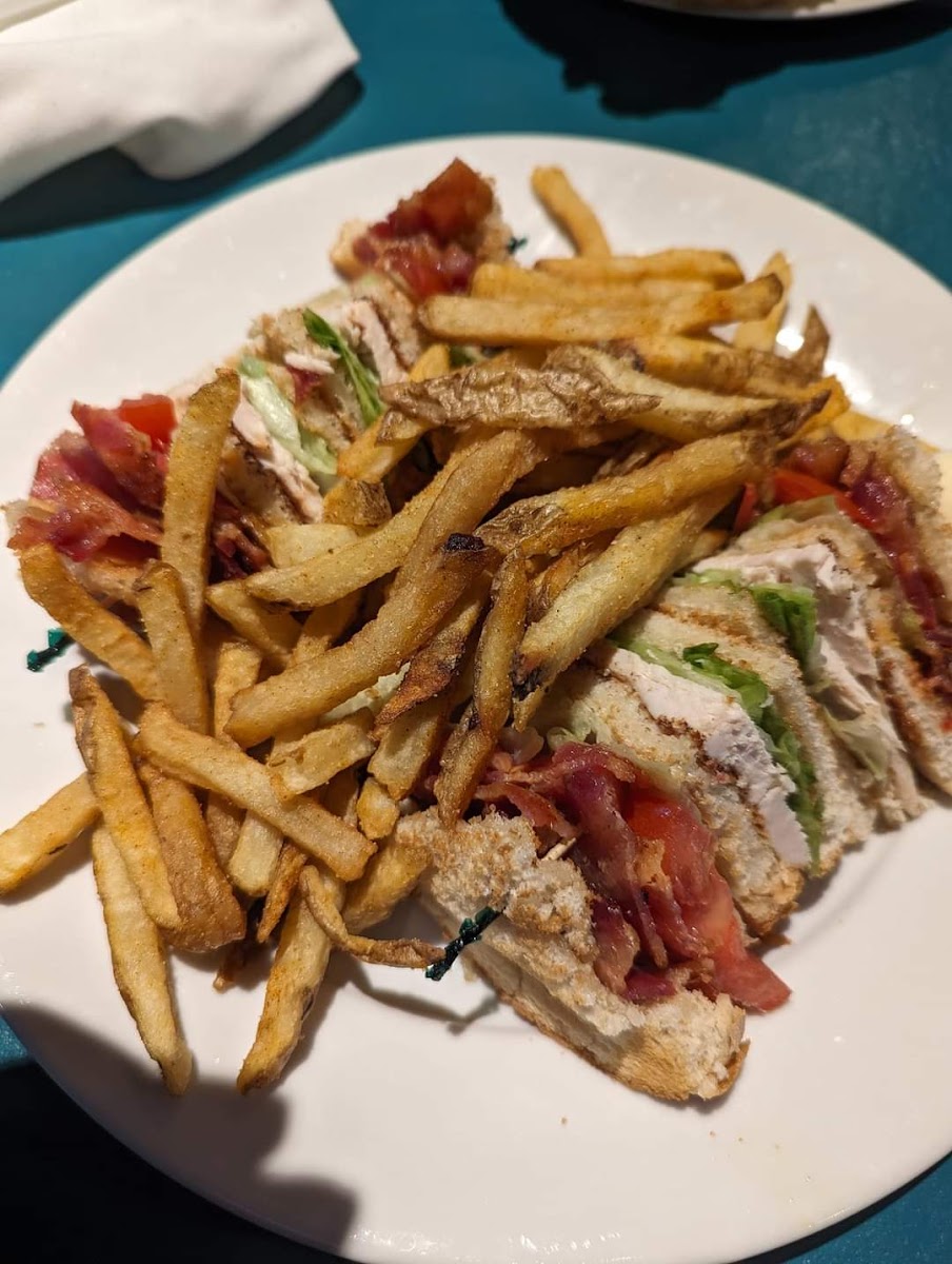 Buccaneer Bar and Grill - Photo 6