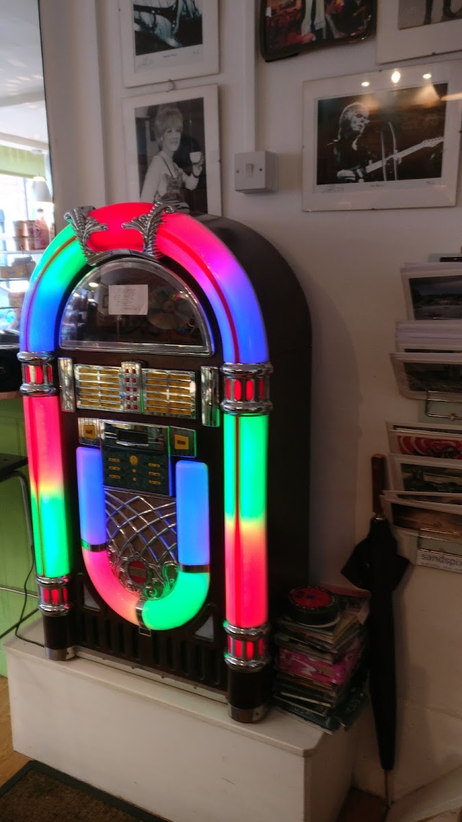 Hot Gossip Coffeehouse - Photo 3
