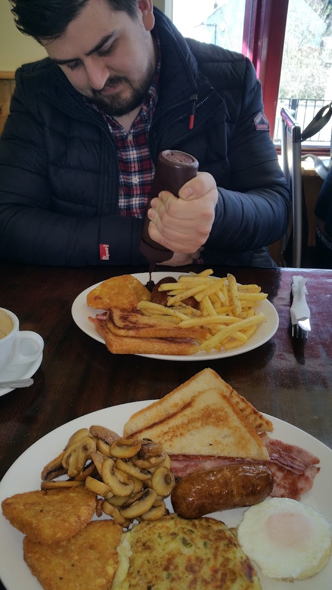 Biggin Cafe - Photo 7