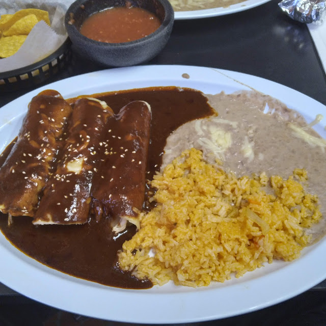 Quesadilla Enfrijolada