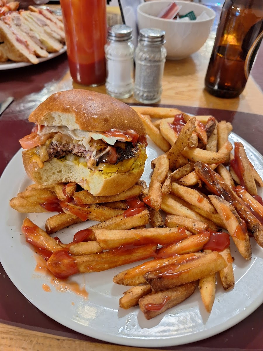 Reid's Restaurant & Bakery - Photo 1