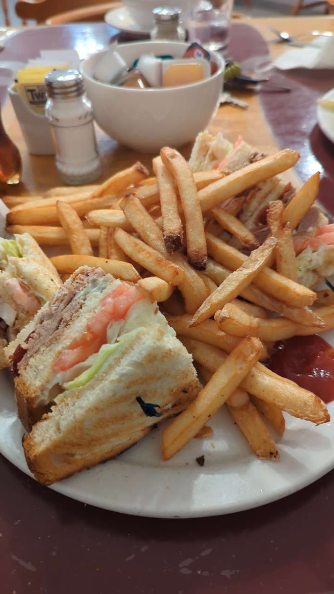 Reid's Restaurant & Bakery - Photo 5
