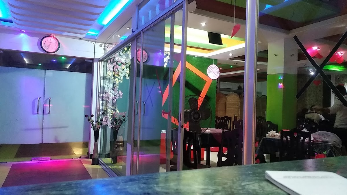 BFG Restaurant - Photo 5