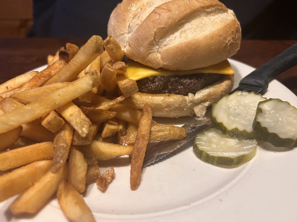 Jerry's Pub Grille - Photo 2