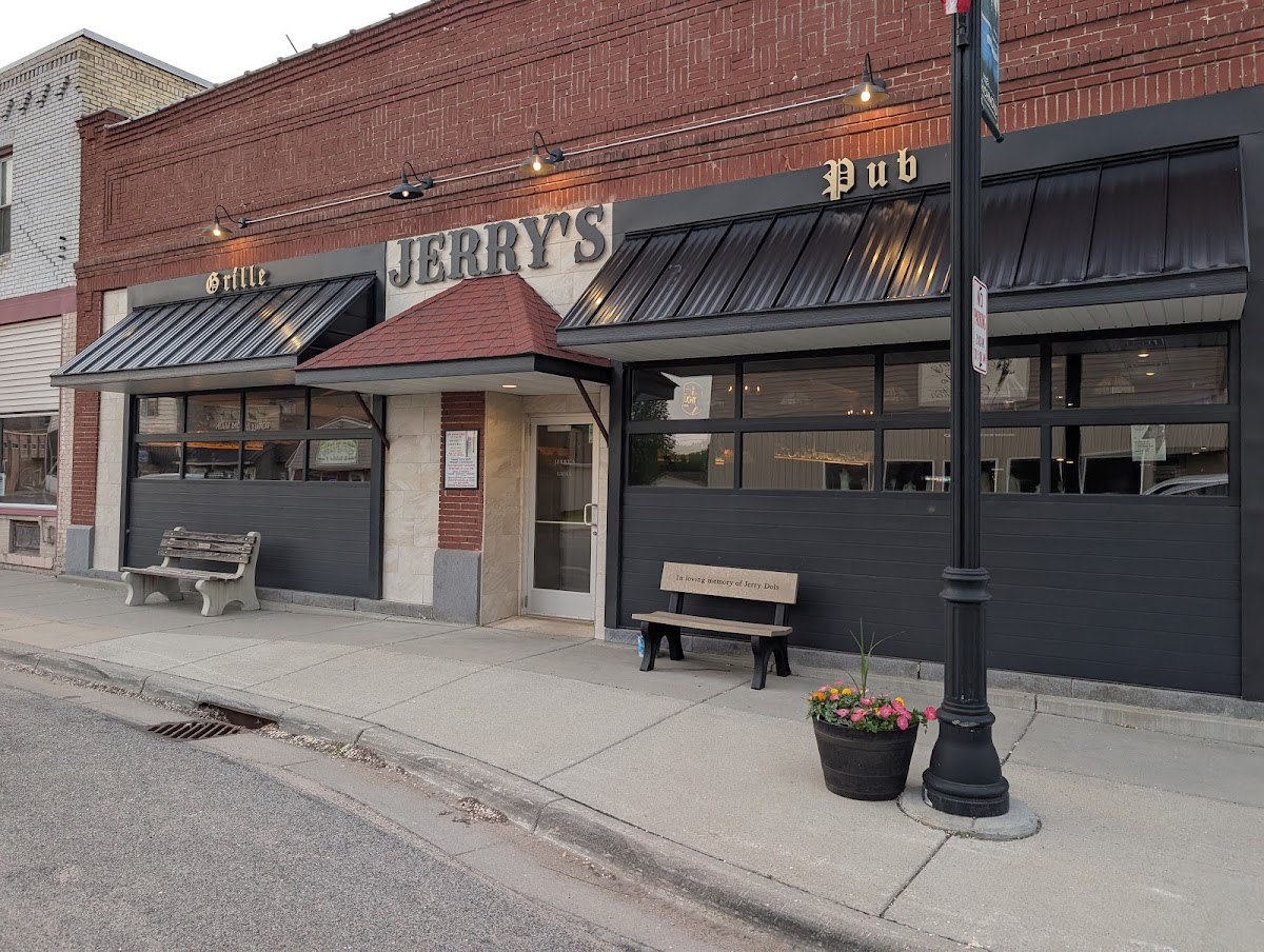 Jerry's Pub Grille - Photo 4