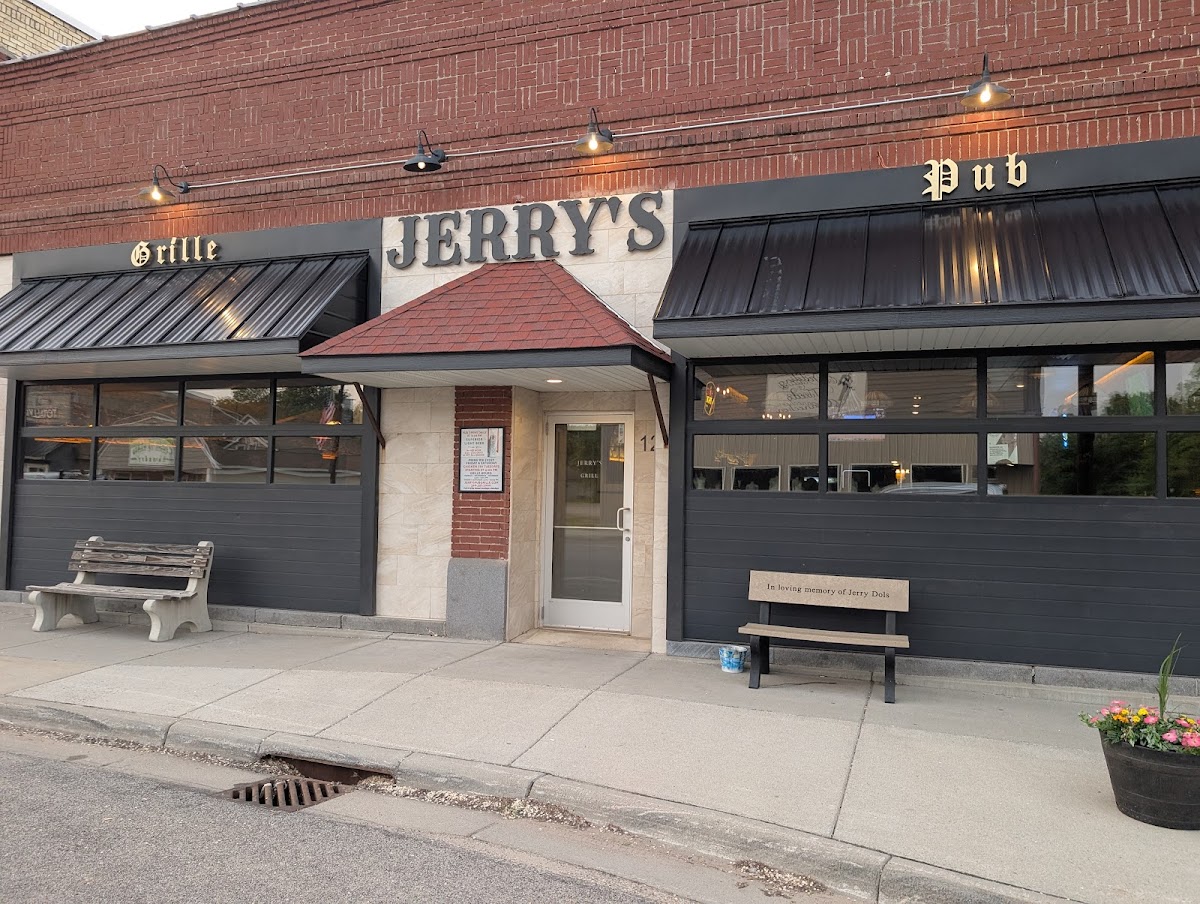 Jerry's Pub Grille - Photo 5