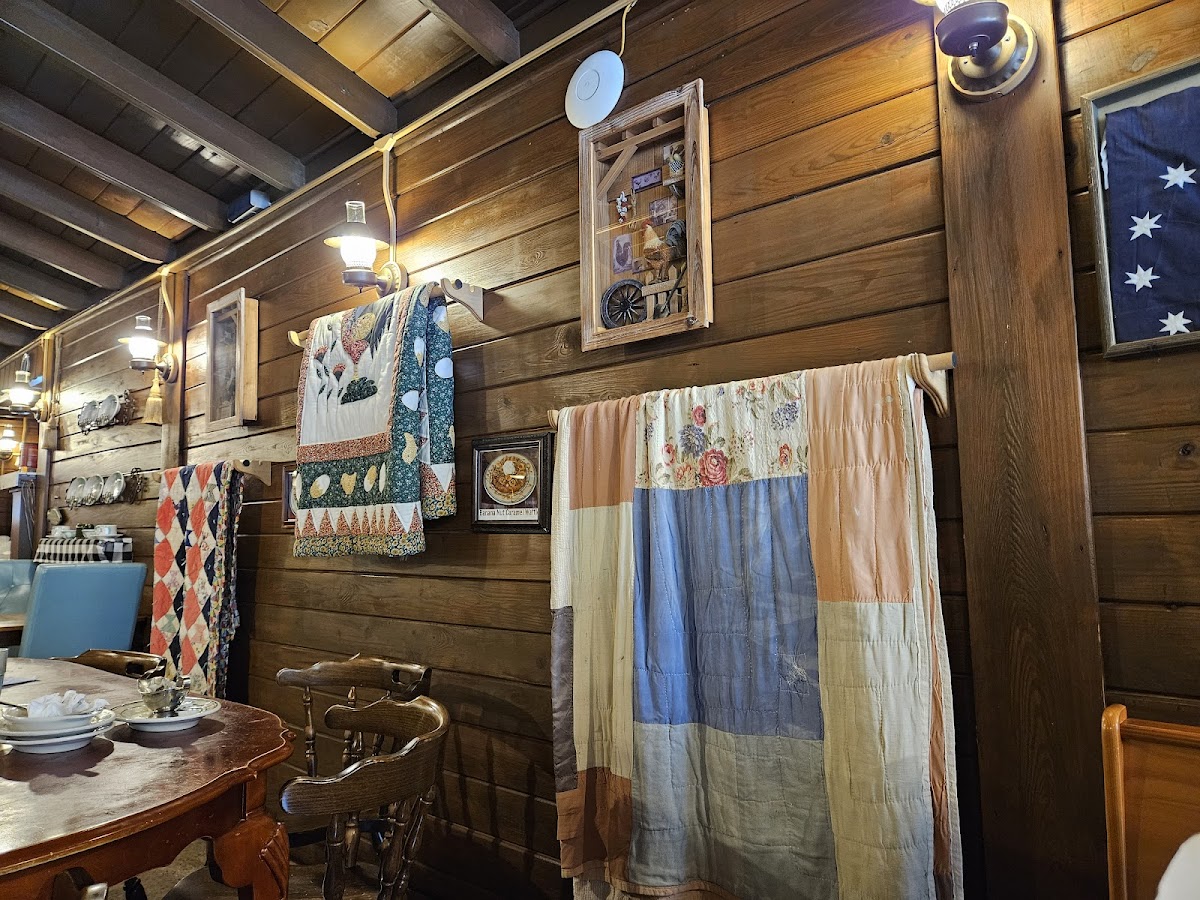 The Colonial Pancake & Waffle House - Photo 5