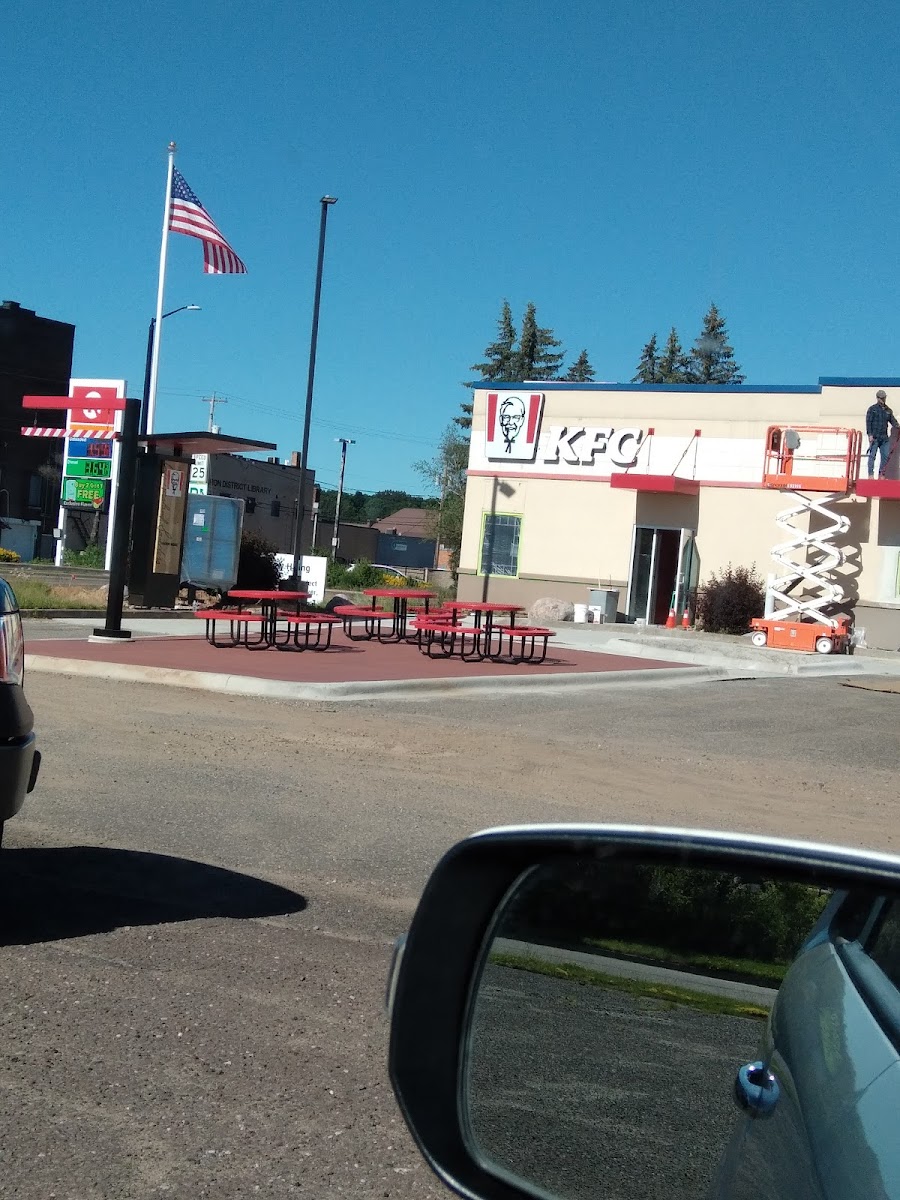 Infield Bar & Pizzeria Inc - Photo 4