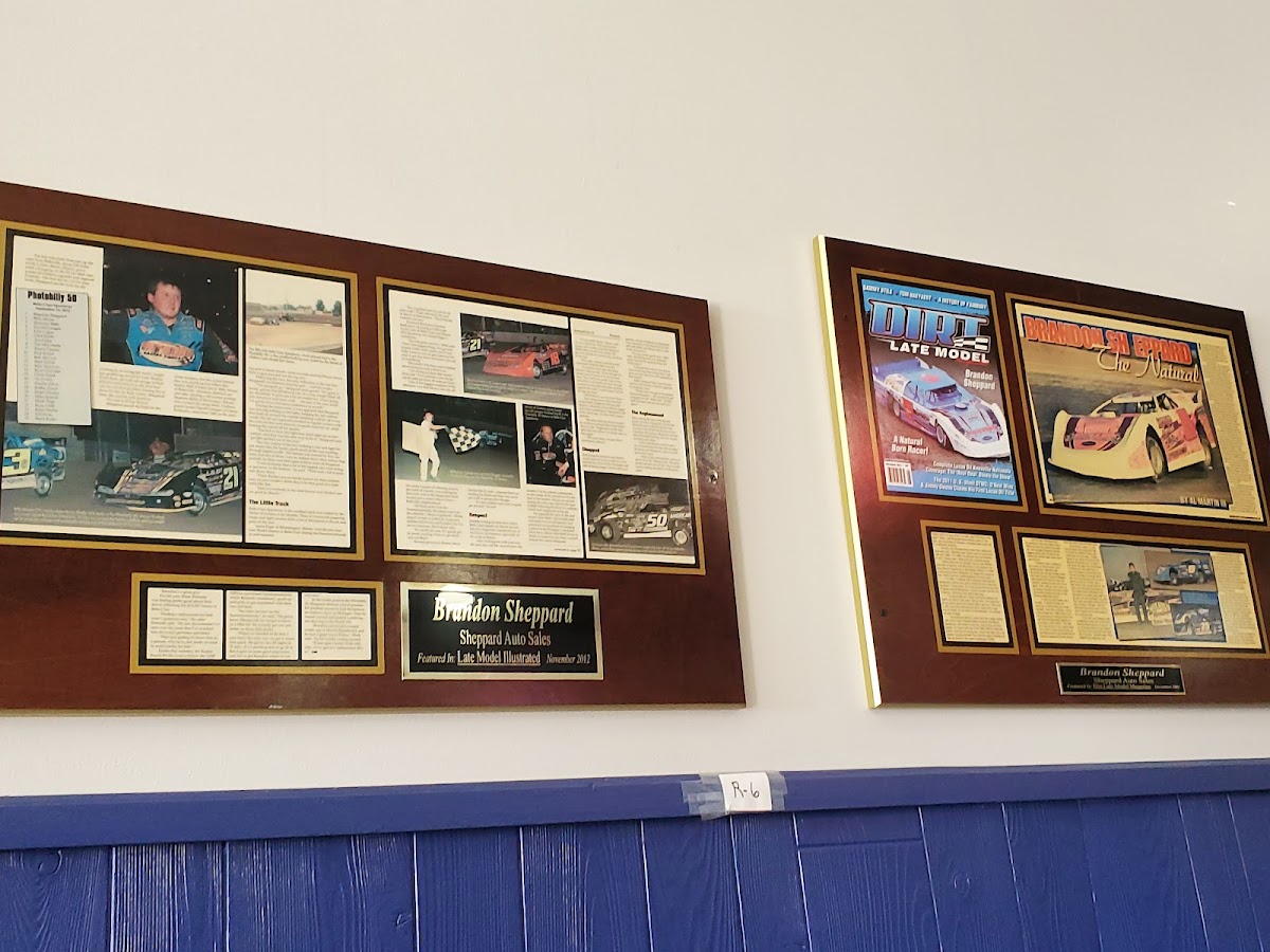 Shepps Bar & Grill - Photo 3