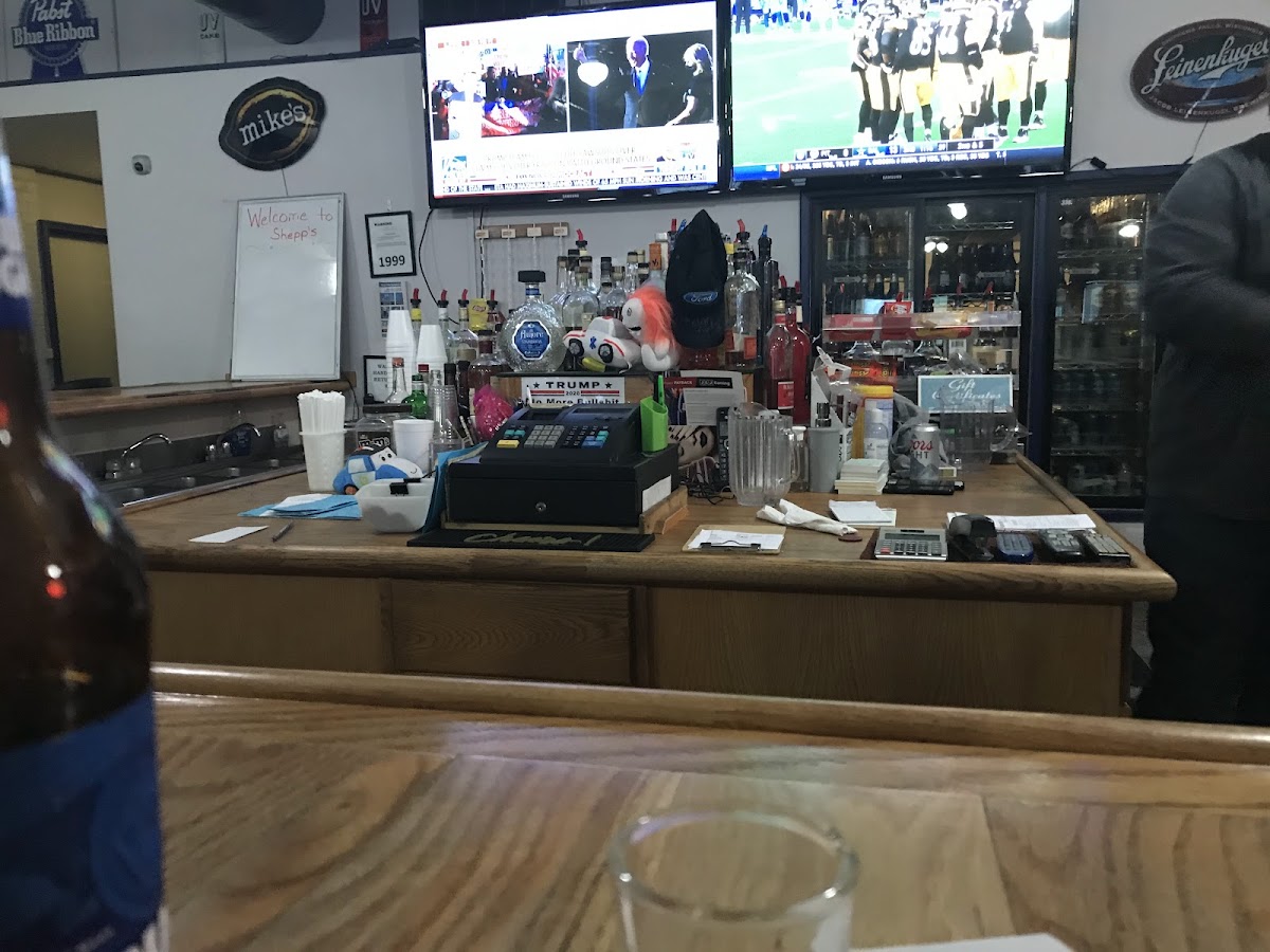 Shepps Bar & Grill - Photo 4