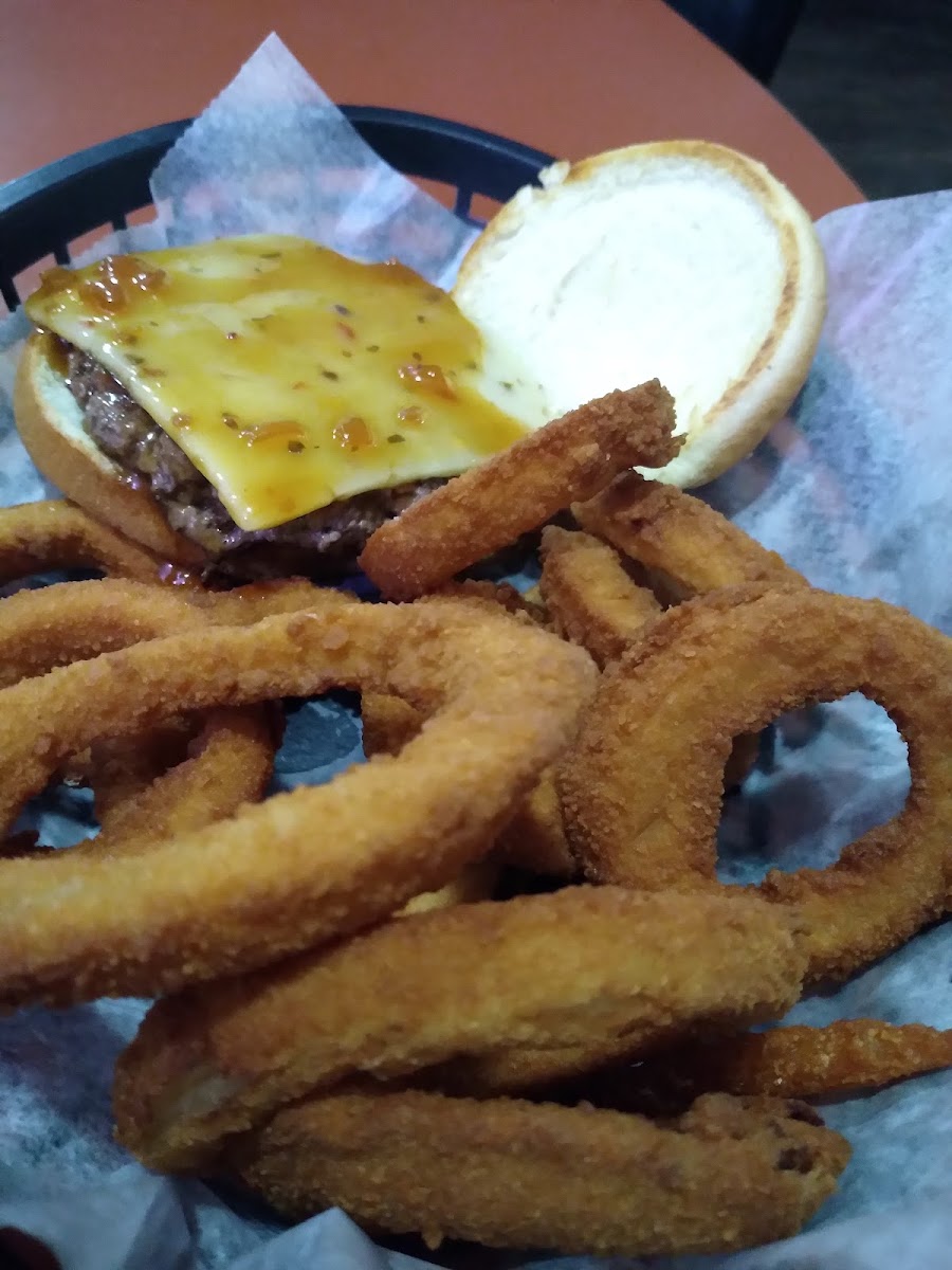 Shepps Bar & Grill - Photo 7