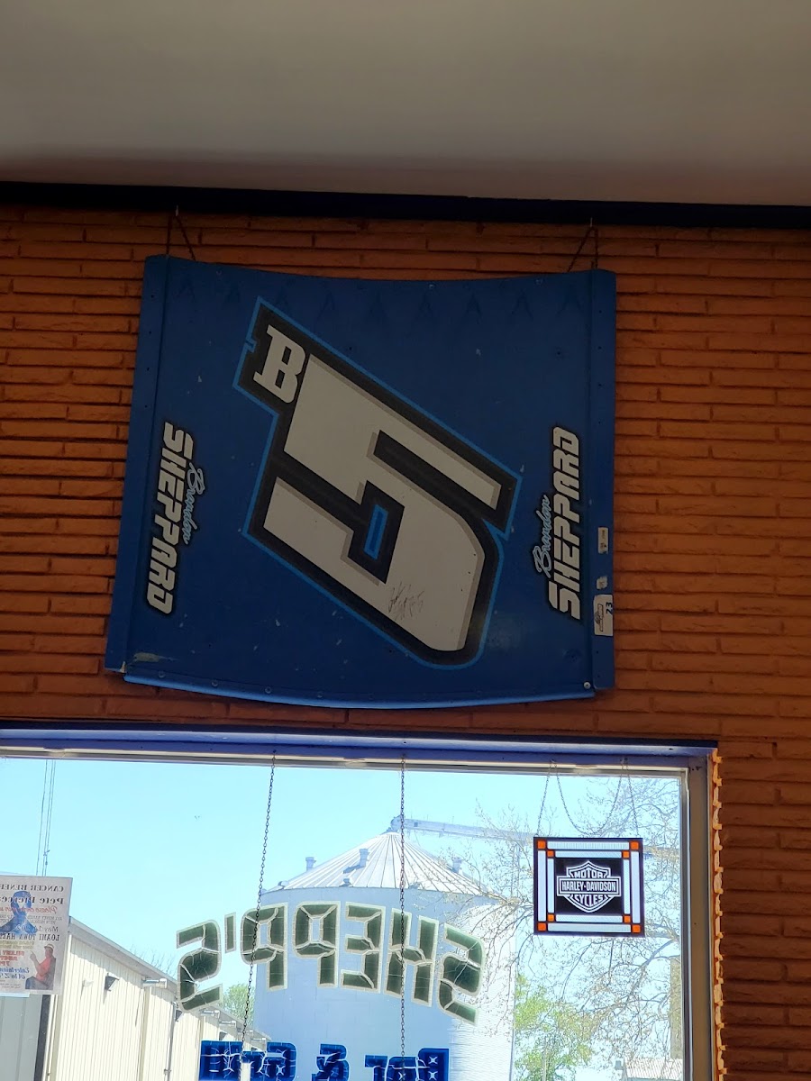Shepps Bar & Grill - Photo 8