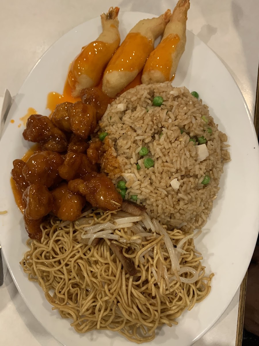 Lotus Garden Family Restaurant - Photo 2