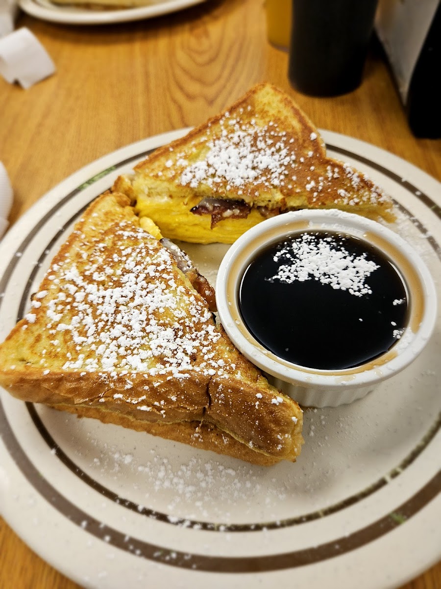 Village Diner - Photo 3
