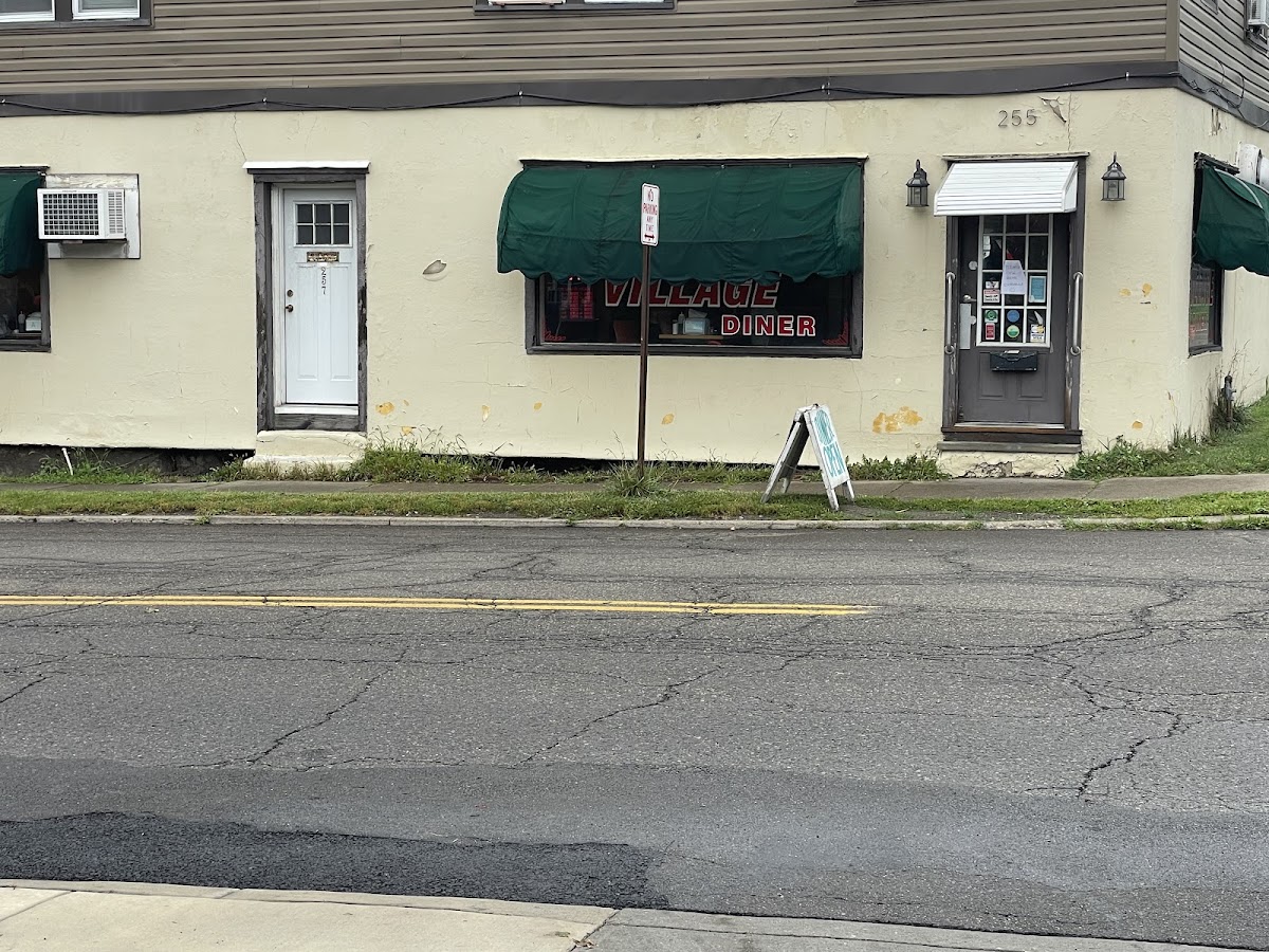 Village Diner - Photo 4