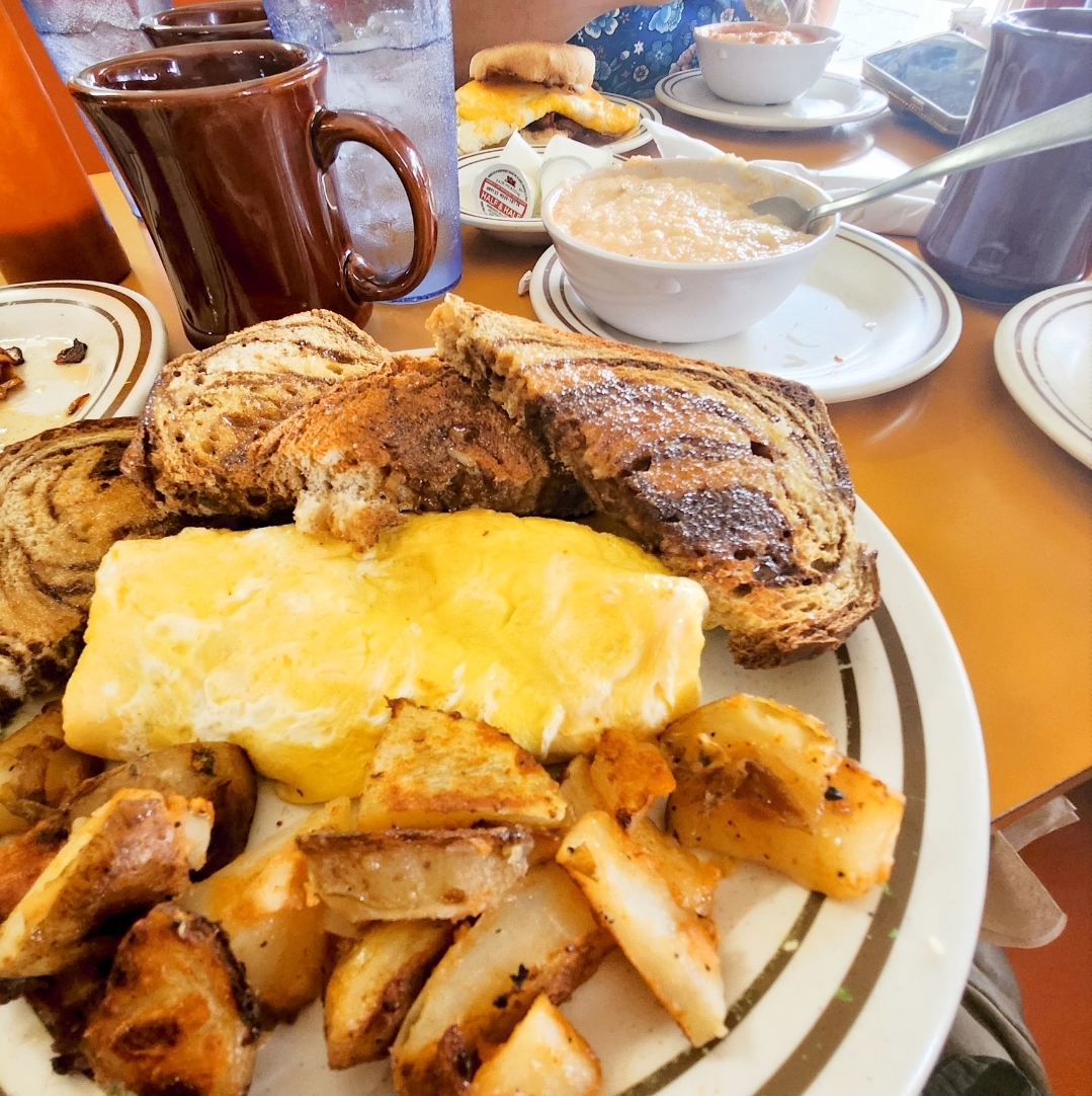 Village Diner - Photo 7
