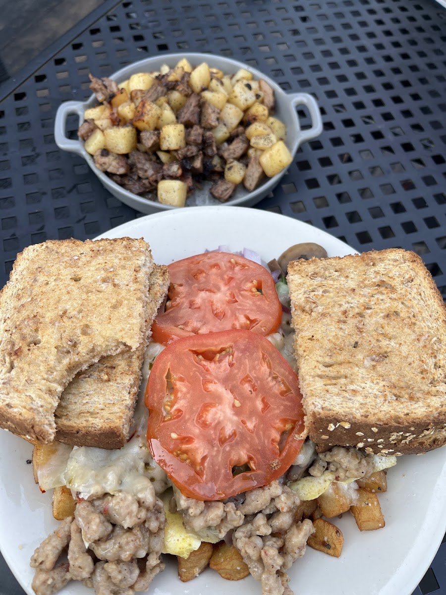 The Mystic River Cafe - Photo 7