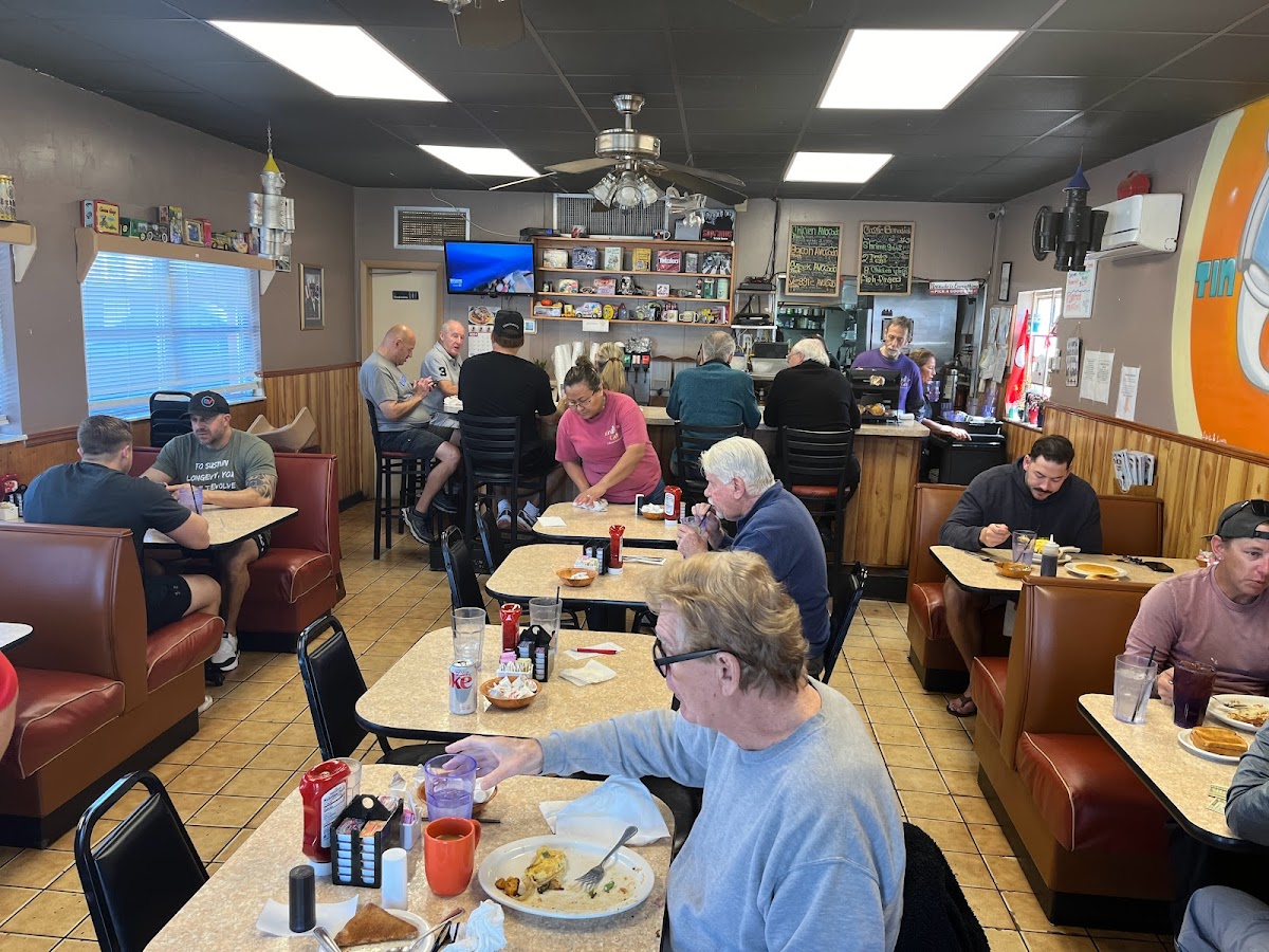 Tin Can Cafe - Photo 6