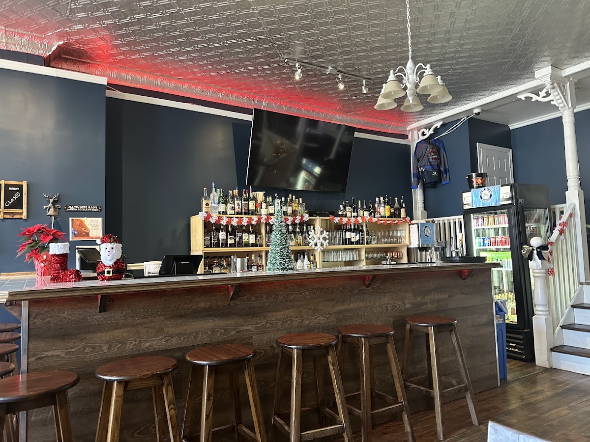Tap & Tonic Pub and Bistro - Photo 7