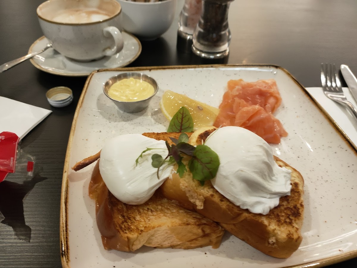 Marlo's Brasserie - Photo 2
