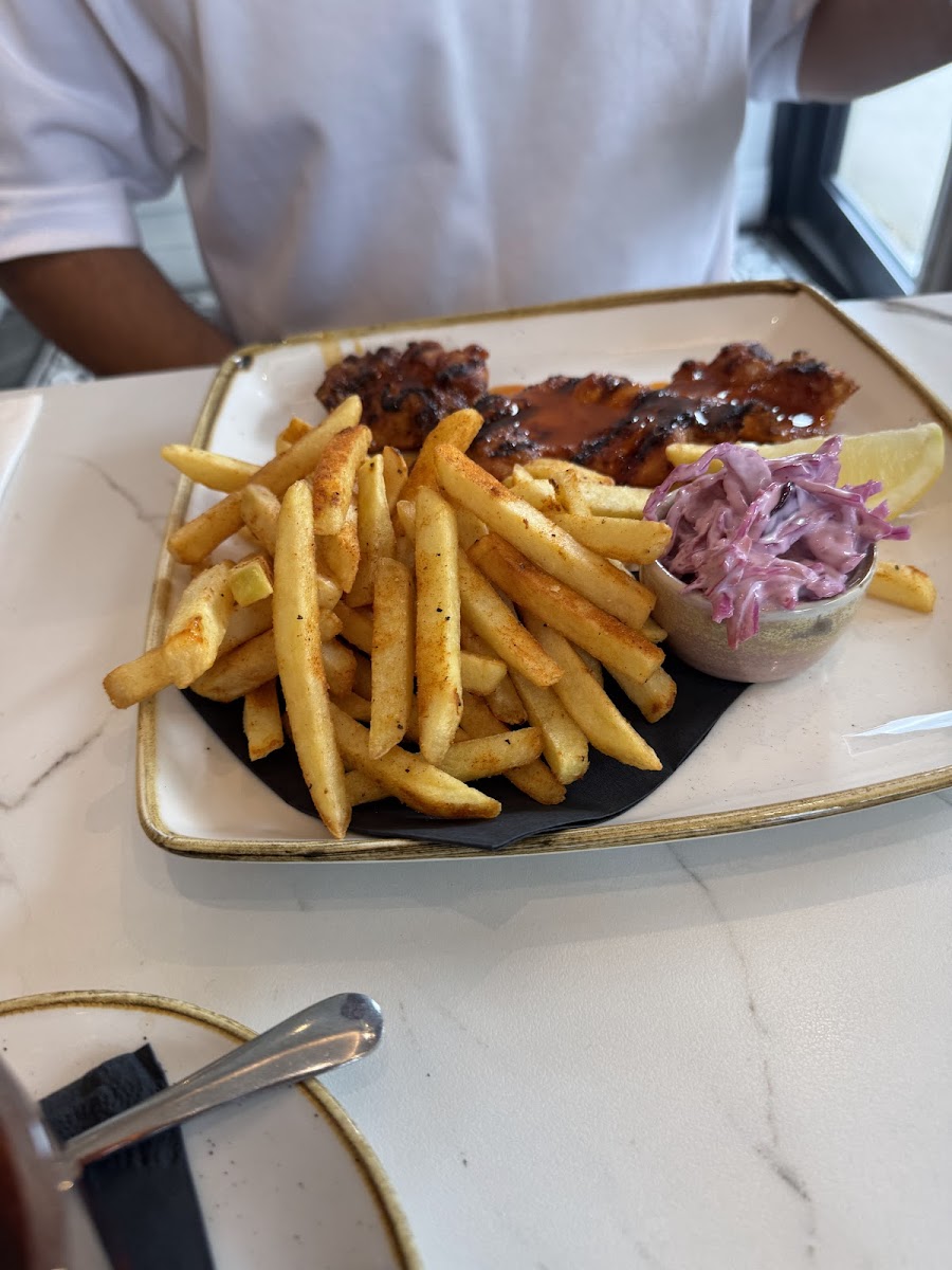 Marlo's Brasserie - Photo 5