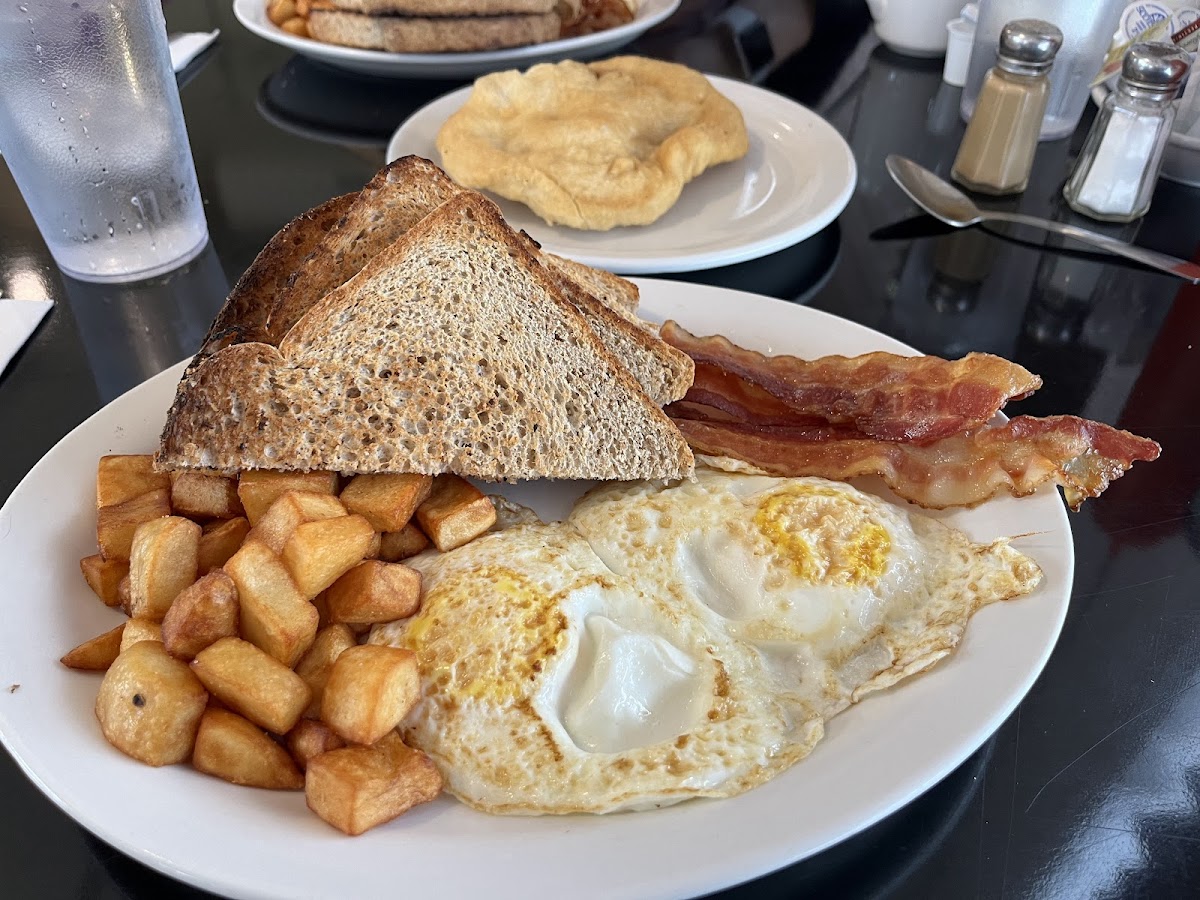 Classic Cafe East - Photo 2