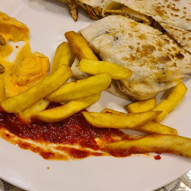 Labubalı Elth Shawarma