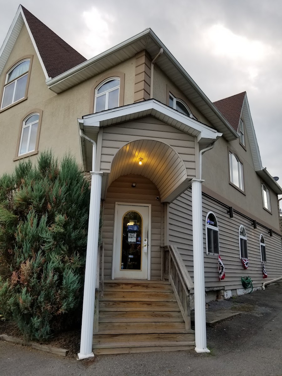 Schiano's Italian Restaurant - Photo 6