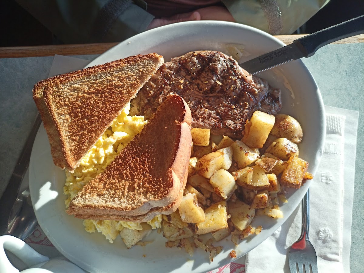 AJ's Lounge & Restaurant - Photo 3