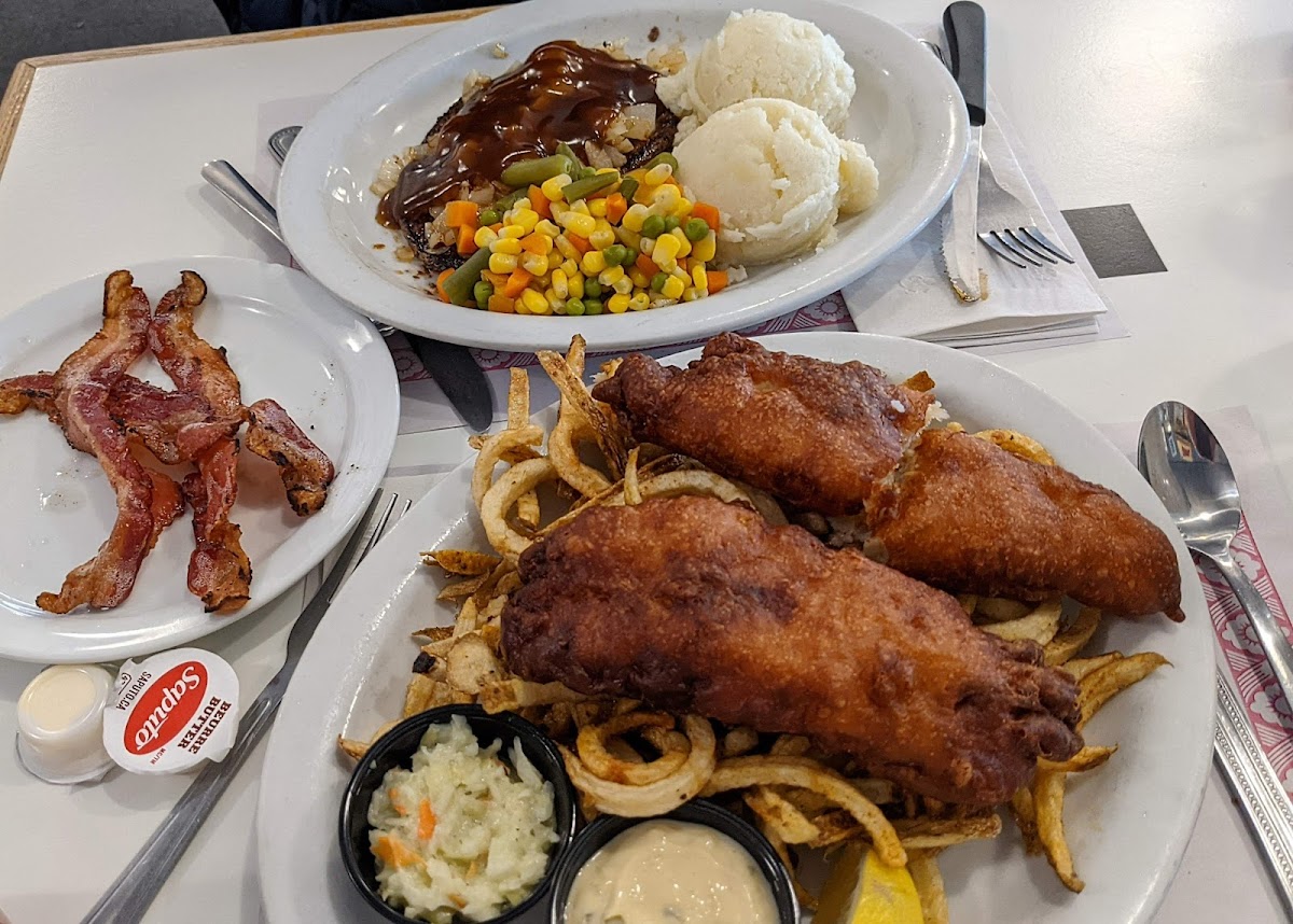 AJ's Lounge & Restaurant - Photo 6