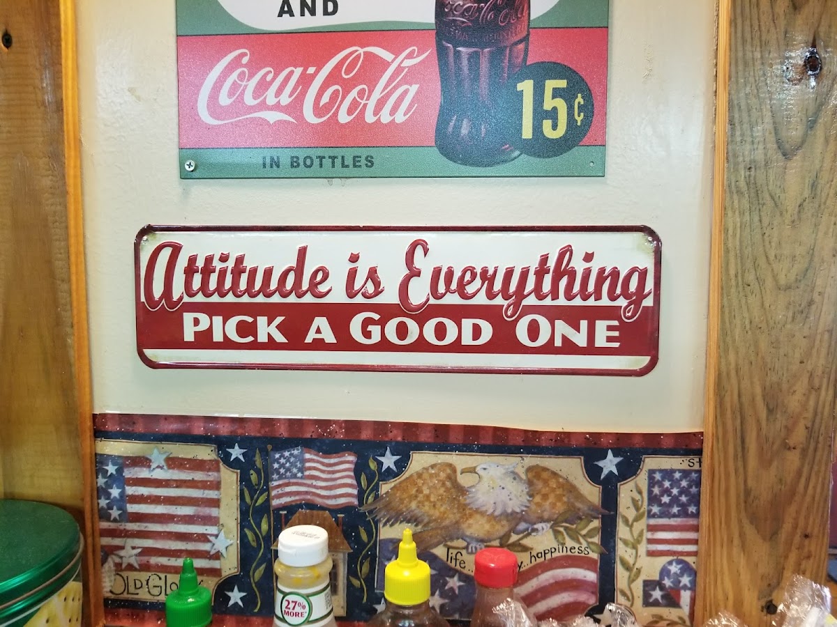 Honey's Hotdogs - Photo 5