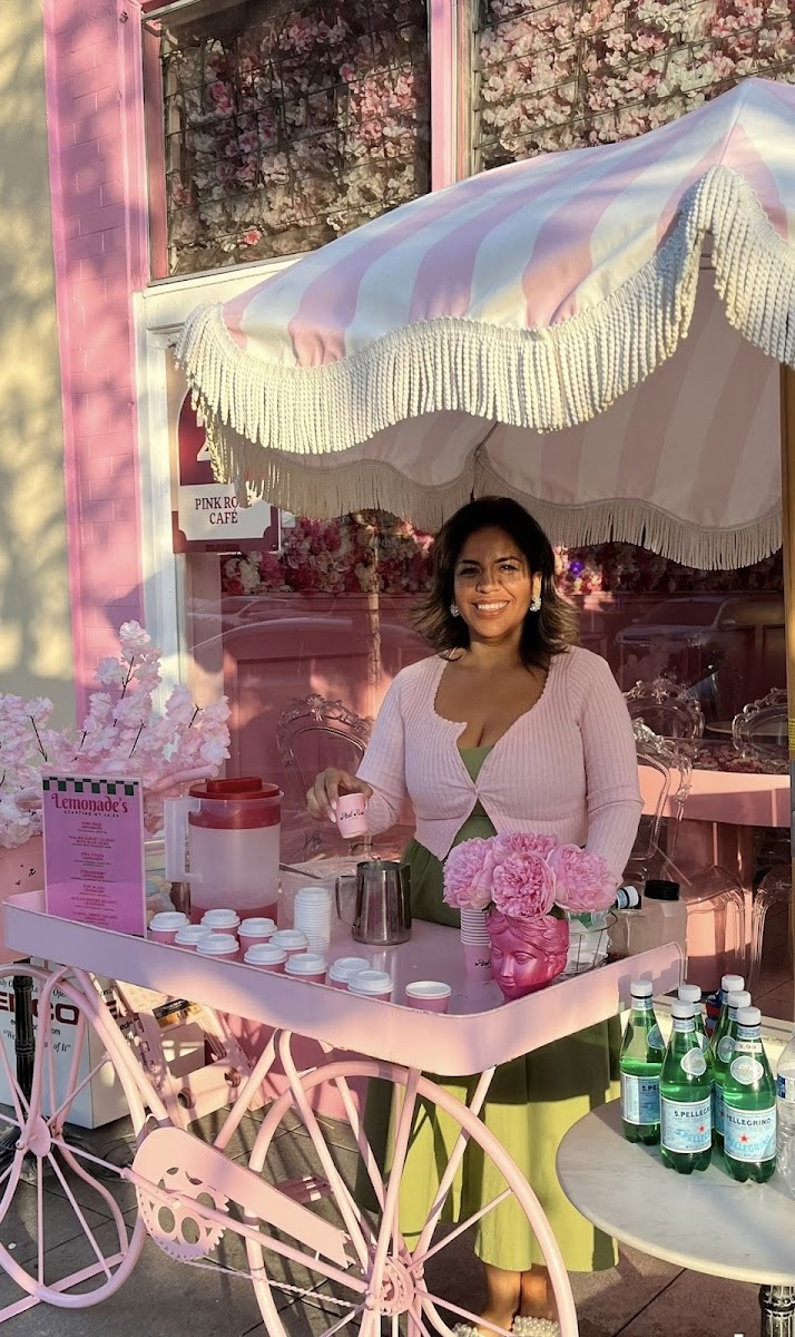 Pink Rose Cafe - Photo 5