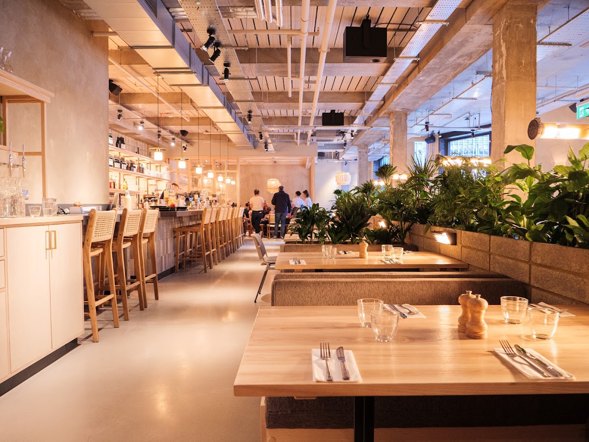 Caravan Canary Wharf Restaurant - Photo 4
