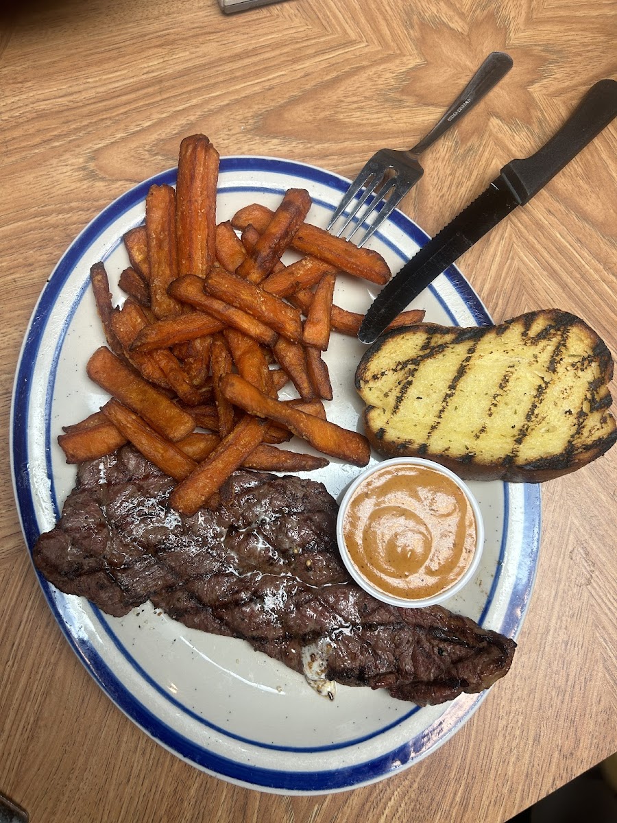 Poncho's Pub & Grill - Photo 1